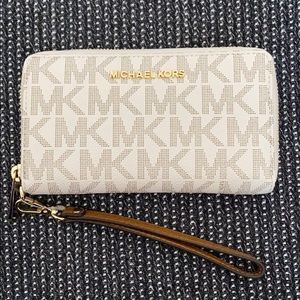Michael Kors Jet Set Phone Case Wristlet Wallet